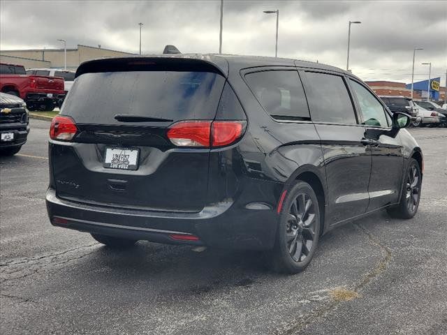 2020 Chrysler Pacifica Touring