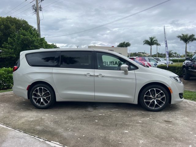 2020 Chrysler Pacifica Touring