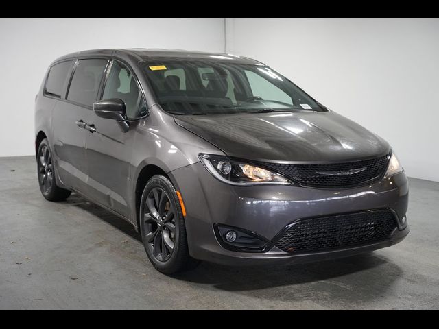 2020 Chrysler Pacifica Touring