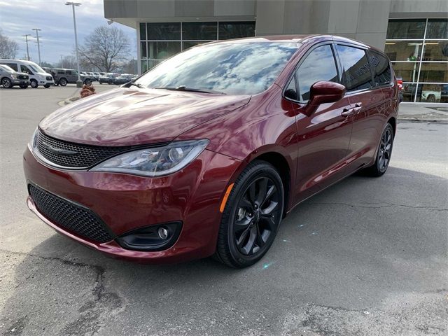 2020 Chrysler Pacifica Touring