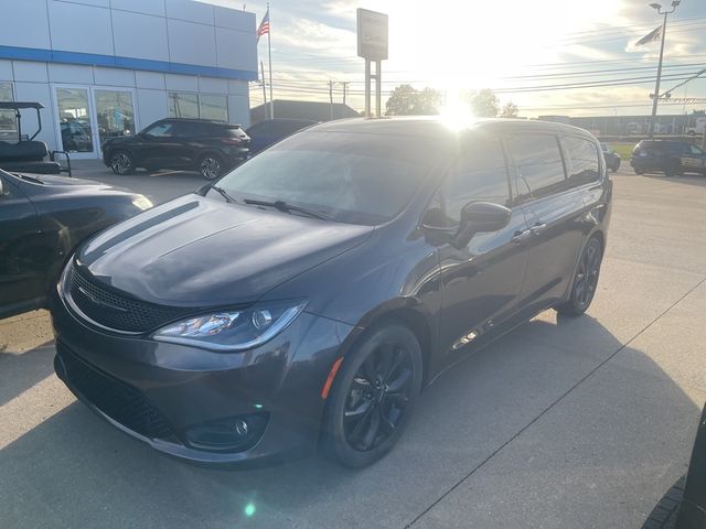 2020 Chrysler Pacifica Touring