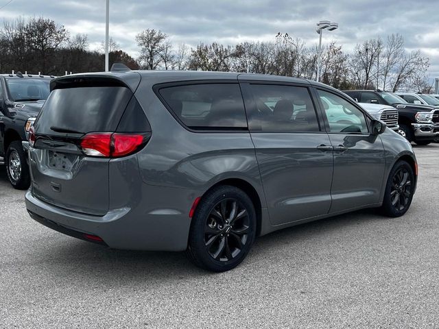 2020 Chrysler Pacifica Touring