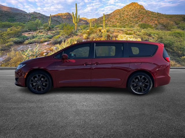 2020 Chrysler Pacifica Touring