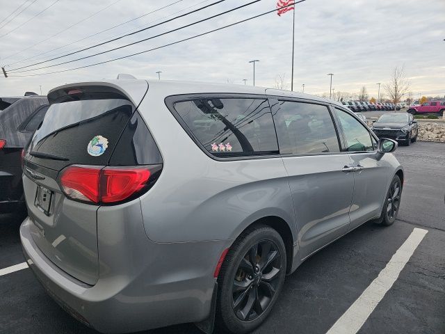 2020 Chrysler Pacifica Touring