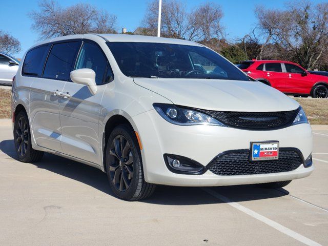 2020 Chrysler Pacifica Touring