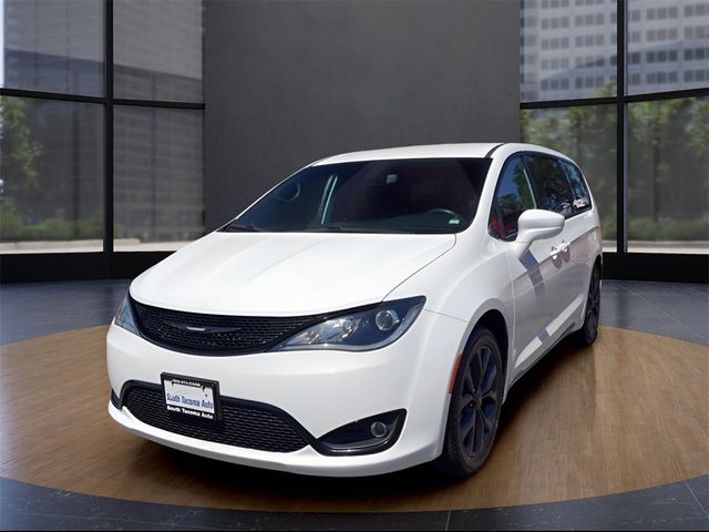 2020 Chrysler Pacifica Touring