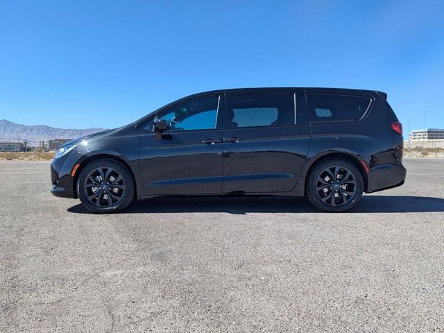 2020 Chrysler Pacifica Touring