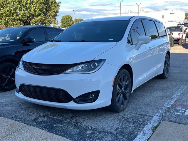 2020 Chrysler Pacifica Touring