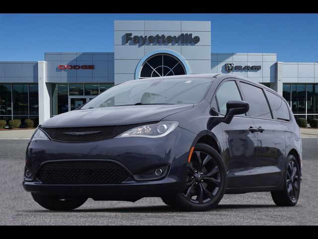 2020 Chrysler Pacifica Touring