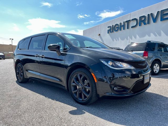 2020 Chrysler Pacifica Touring