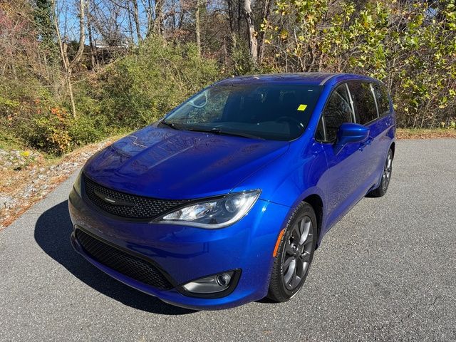 2020 Chrysler Pacifica Touring