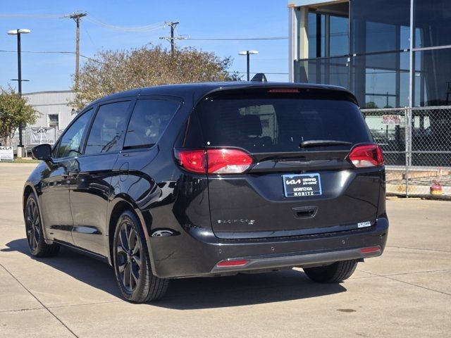 2020 Chrysler Pacifica Touring