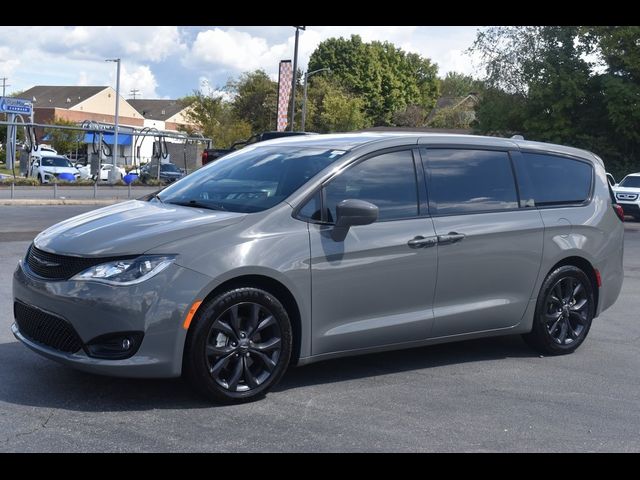 2020 Chrysler Pacifica Touring