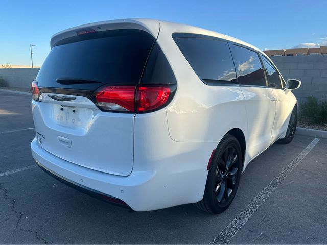 2020 Chrysler Pacifica Touring