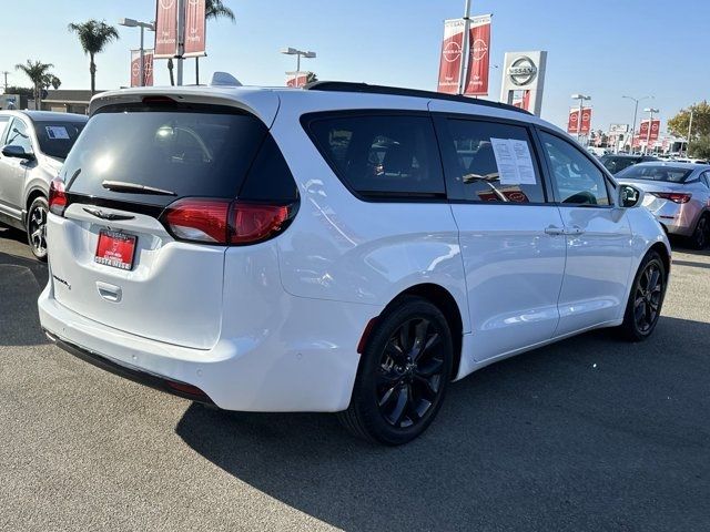 2020 Chrysler Pacifica Touring