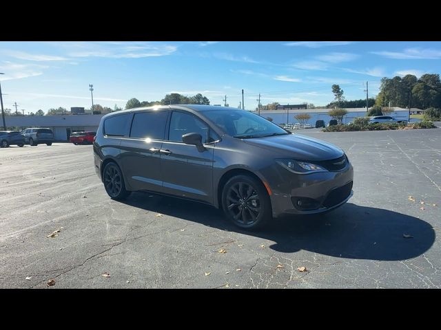 2020 Chrysler Pacifica Touring