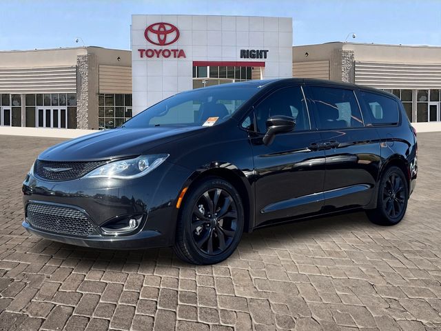 2020 Chrysler Pacifica Touring