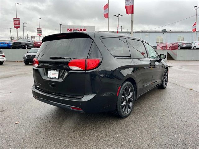 2020 Chrysler Pacifica Touring