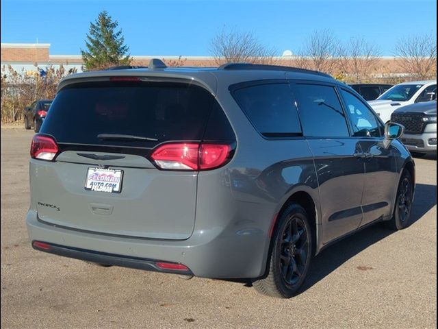 2020 Chrysler Pacifica Touring-L