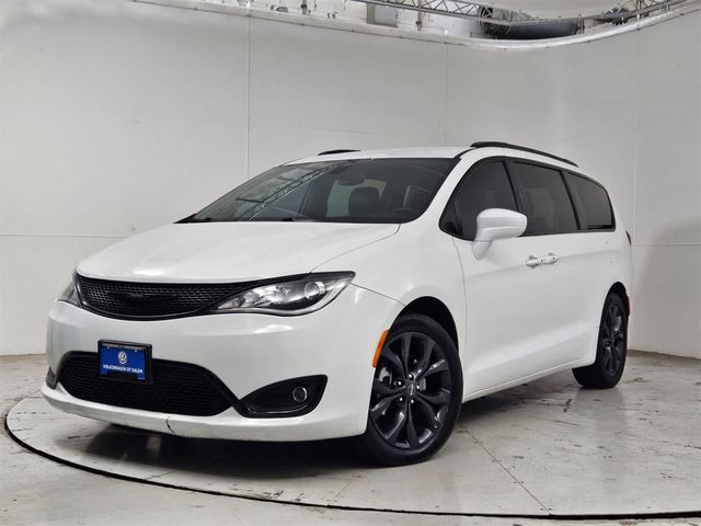 2020 Chrysler Pacifica Touring-L