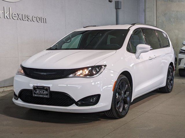 2020 Chrysler Pacifica Touring-L