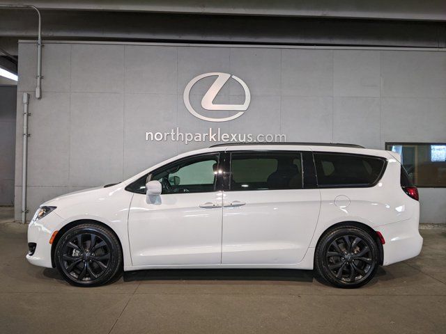 2020 Chrysler Pacifica Touring-L