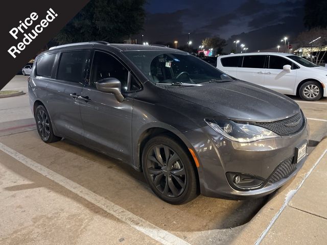 2020 Chrysler Pacifica Touring-L