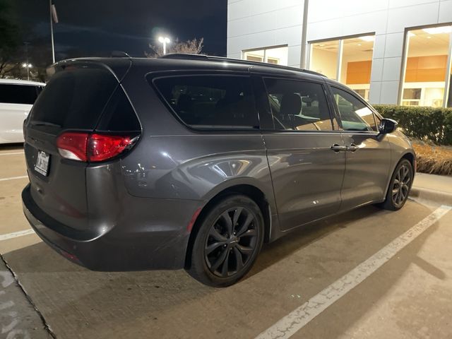 2020 Chrysler Pacifica Touring-L