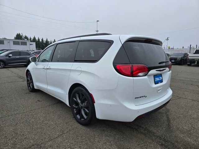 2020 Chrysler Pacifica Touring-L