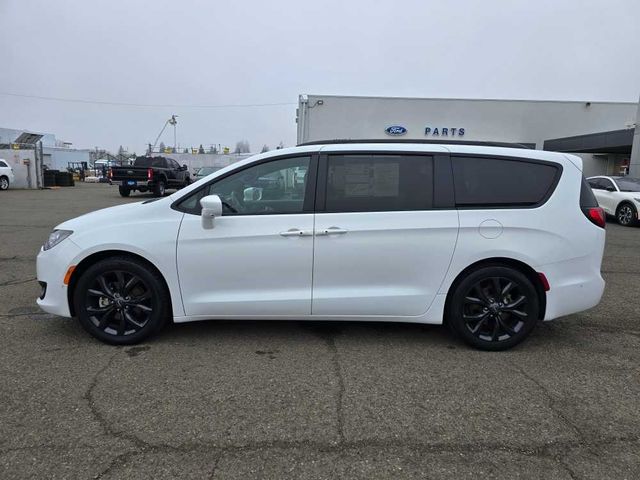 2020 Chrysler Pacifica Touring-L