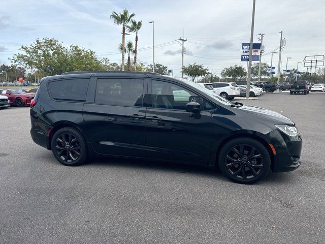 2020 Chrysler Pacifica Touring-L