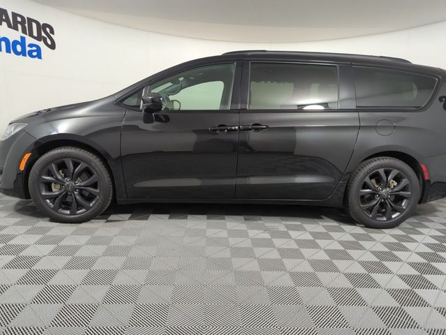 2020 Chrysler Pacifica Touring-L