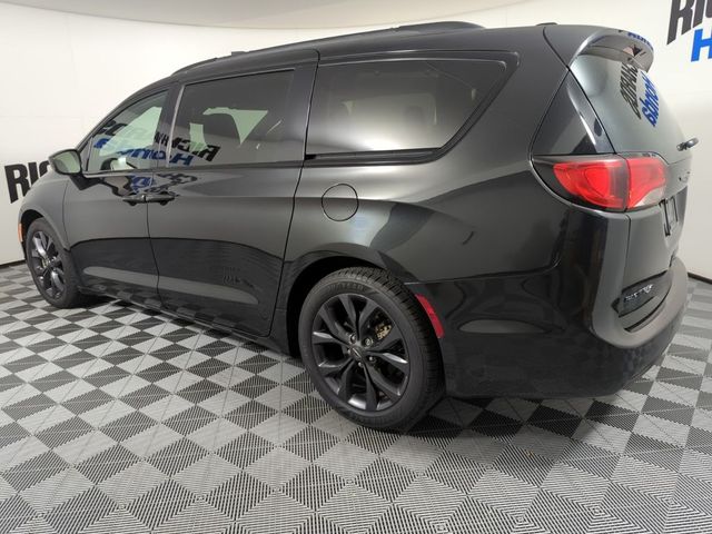 2020 Chrysler Pacifica Touring-L