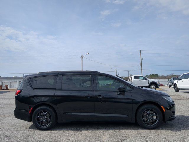 2020 Chrysler Pacifica Touring-L