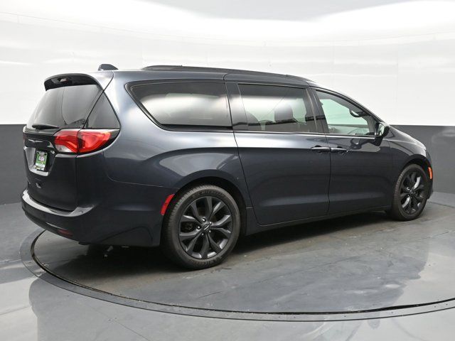 2020 Chrysler Pacifica Touring-L