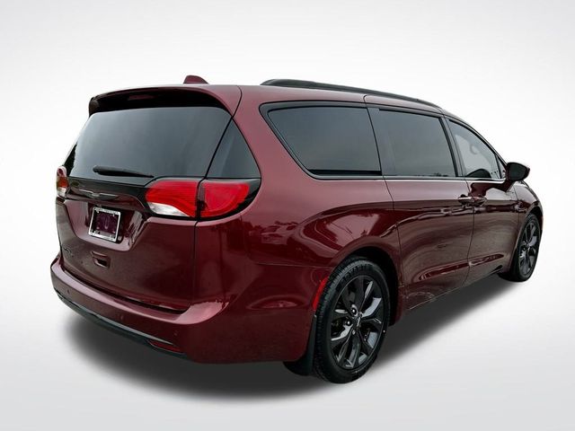 2020 Chrysler Pacifica Touring-L