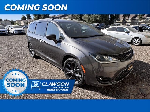 2020 Chrysler Pacifica Touring-L