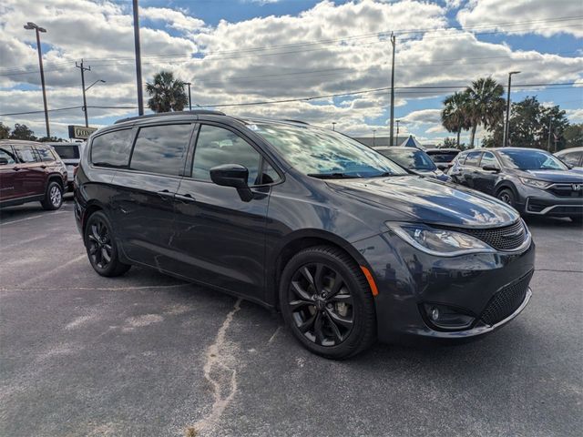 2020 Chrysler Pacifica Touring-L