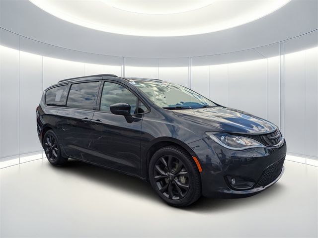 2020 Chrysler Pacifica Touring-L