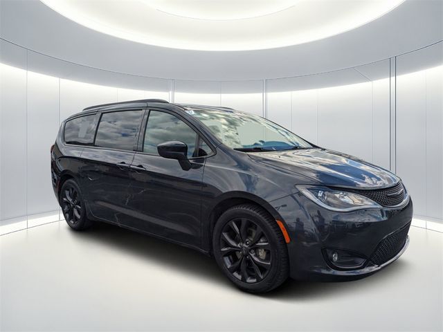 2020 Chrysler Pacifica Touring-L