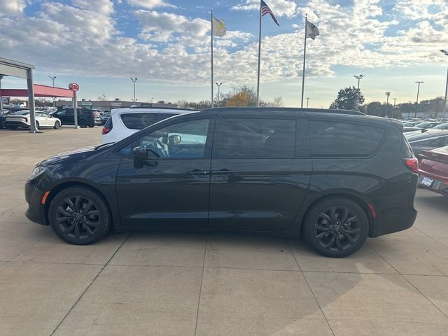 2020 Chrysler Pacifica Touring-L