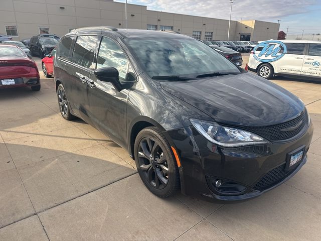 2020 Chrysler Pacifica Touring-L