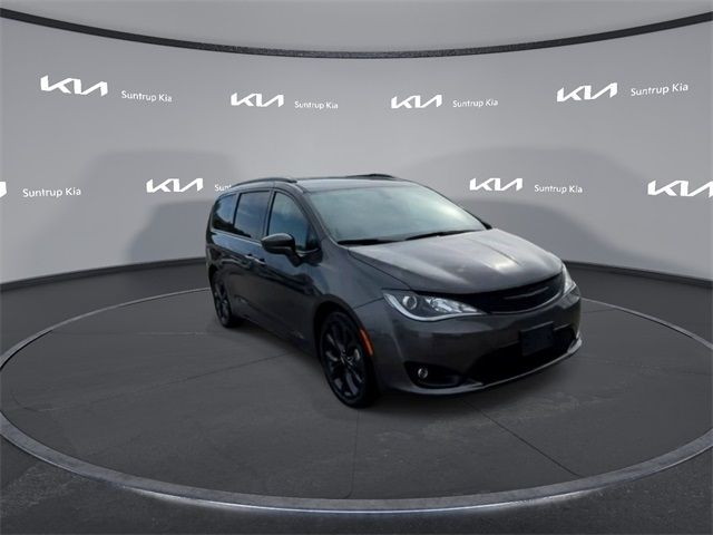 2020 Chrysler Pacifica Touring-L