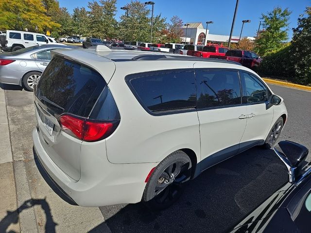 2020 Chrysler Pacifica Touring-L