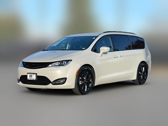 2020 Chrysler Pacifica Touring-L