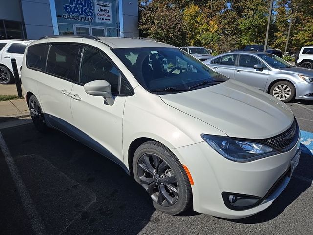 2020 Chrysler Pacifica Touring-L