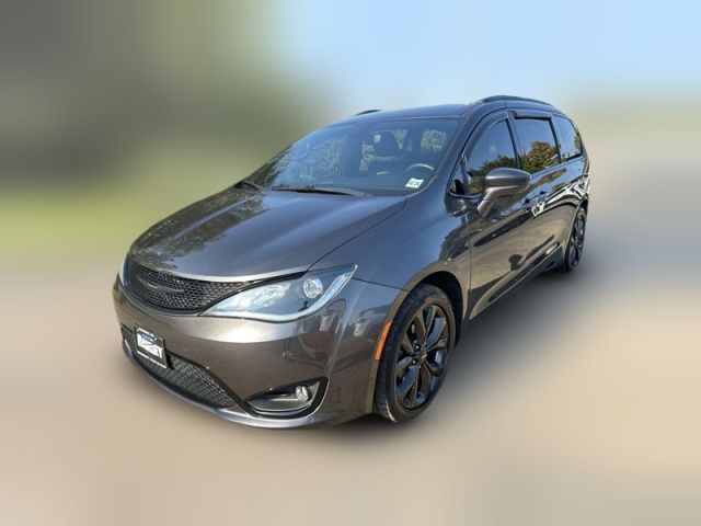 2020 Chrysler Pacifica Touring-L