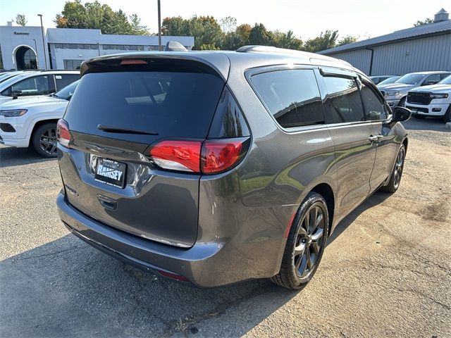 2020 Chrysler Pacifica Touring-L