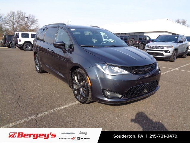 2020 Chrysler Pacifica Touring-L