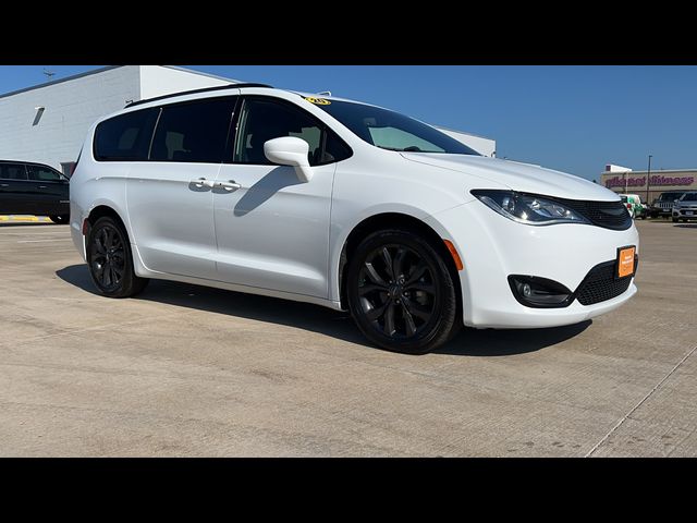 2020 Chrysler Pacifica Touring-L